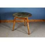 20th century pine cricket table, circular top raised on three turned legs 75cm diameter 77cm tall