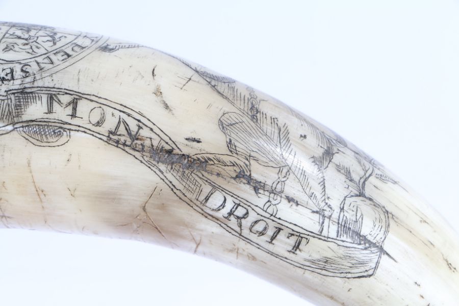 18th/19th century powder horn, made from cow horn it is engraved along its length with the Royal - Image 6 of 7