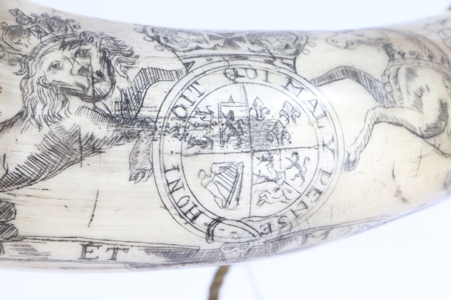 18th/19th century powder horn, made from cow horn it is engraved along its length with the Royal - Image 4 of 7