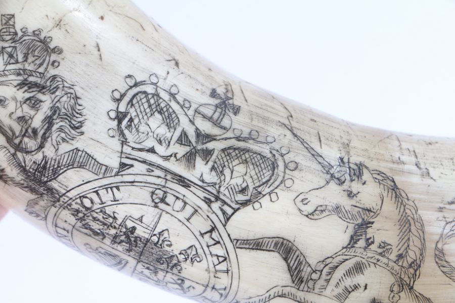 18th/19th century powder horn, made from cow horn it is engraved along its length with the Royal - Image 7 of 7