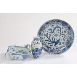 Chinese porcelain, to include a Chinese blue and white vase decorated with a tiger stalking