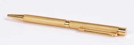 Sheaffer 18 carat gold ball point pen, with an engine turned case, 13cm long