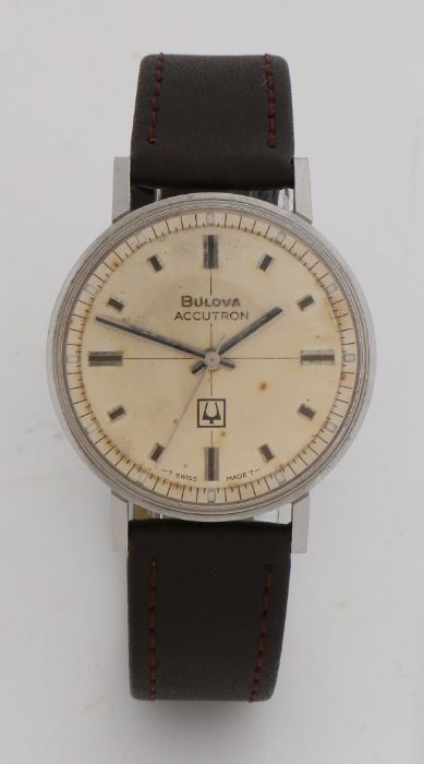 Bulova Accutron gentleman's wristwatch, the signed crosshair dial with baton markers and outer - Image 2 of 2