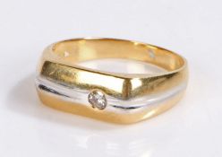 18 carat gold and diamond set ring, with a round cut diamond set to a white gold central stripe, 7.8