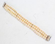 14 carat white gold pearl bracelet, with three stands to the white gold clasp end, 19.5cm long