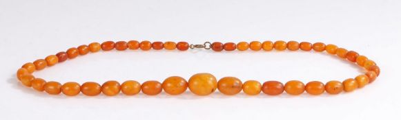 Amber necklace, with a row of graduated beads, the largest bead 18mm long, overall weight of the