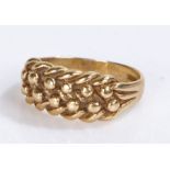9 carat gold keepers ring, of typical form, 3.4 grams, ring size M