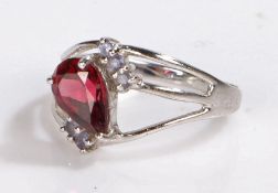 9 carat gold garnet set ring, the pear cut garnet with three violet stones to either side, 3.1