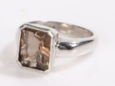 18 carat white gold smoky quartz set ring, the rectangular cut quartz held within a frame, 6.9