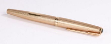 Parker 9 carat gold fountain pen, with an engine turned case, 13.5cm long