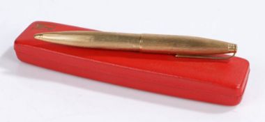 9 carat gold Biro De Luxe ball point pen, engine turned case, 14.5cm long, with the original case