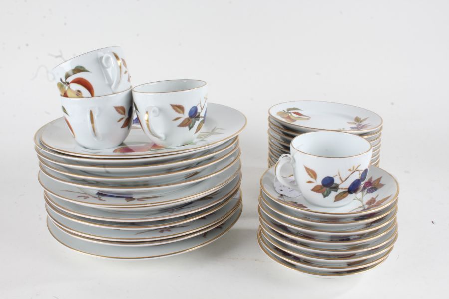 Royal Worcester Evesham porcelain part dinner and coffee service, consisting of plates, bowls,