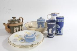 Mixed ceramics, to include two Royal Worcester dessert plates 'The Birds of Dorothy Doughty',