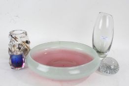 Collection of various art glass, to include a coloured glass dish, bubble paperweight etc. (5)