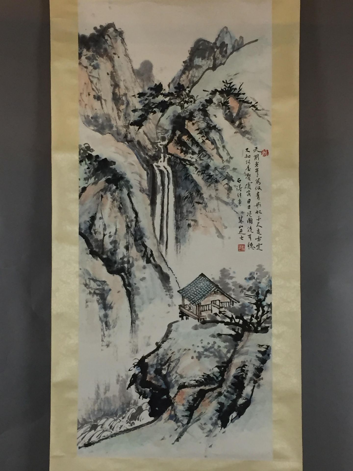 Chinesisches Rollbild - Xue Huishan- Berglandschaft mit Wasserfall und Architek