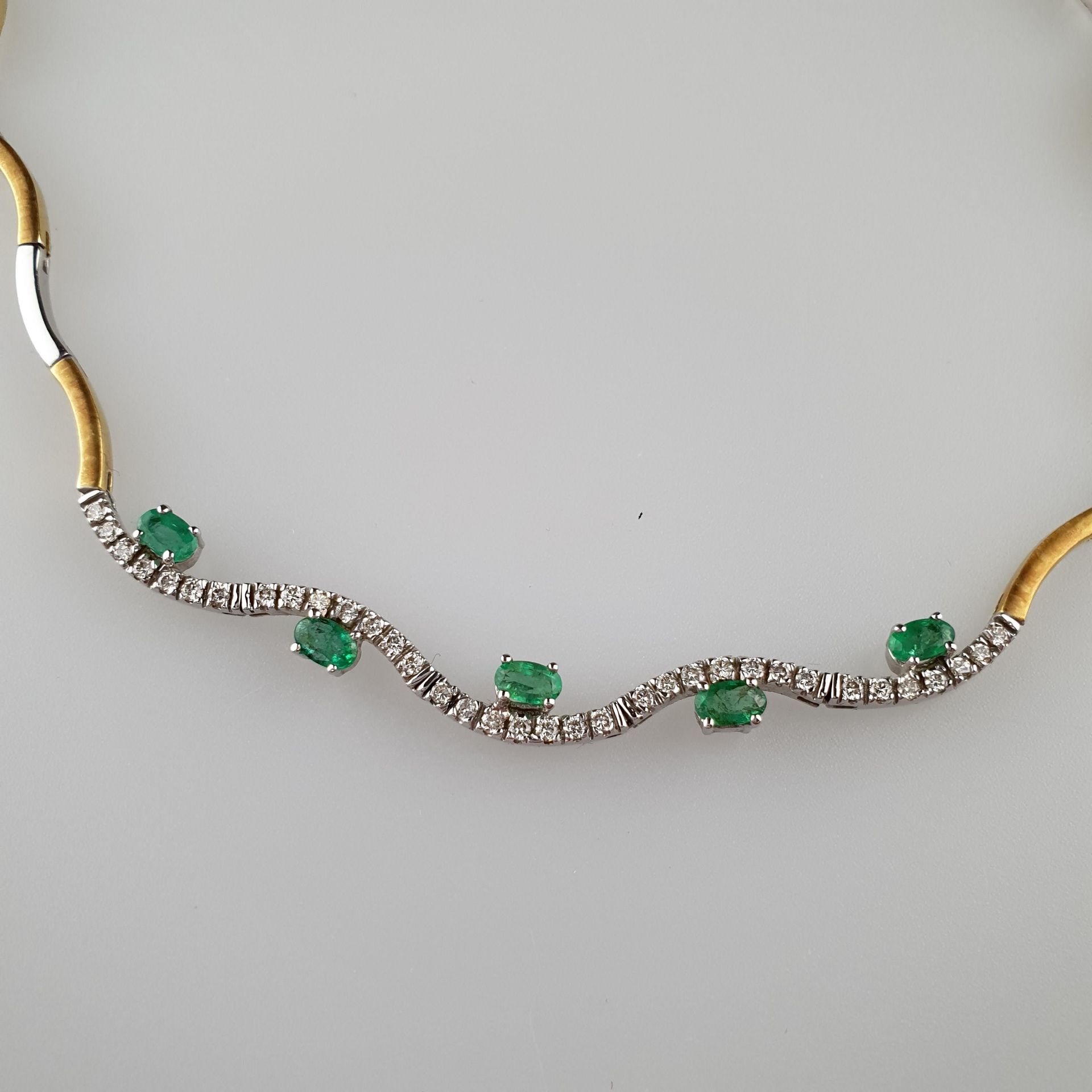 Gold-Schmuckset mit Smaragden und Brillanten - 3-teilig: 1x Collier, 750/ Bicol - Bild 6 aus 13