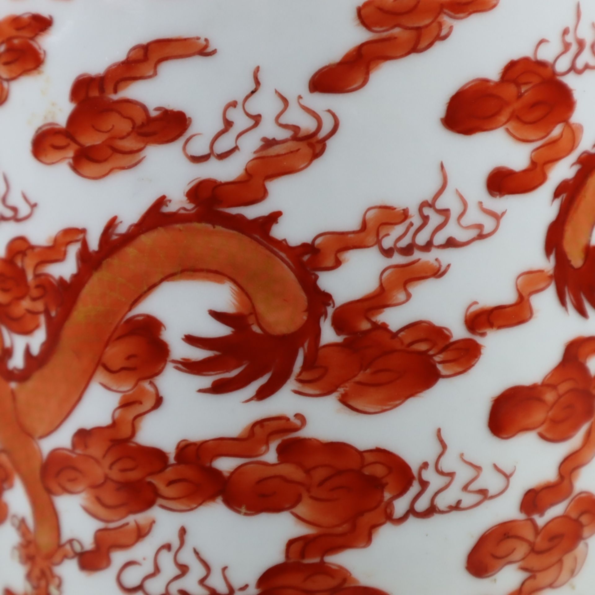 Pinselgefäß - China, 1.Hälfte 20.Jh., Porzellan, zylindrische Wandung mit umlau - Bild 4 aus 8