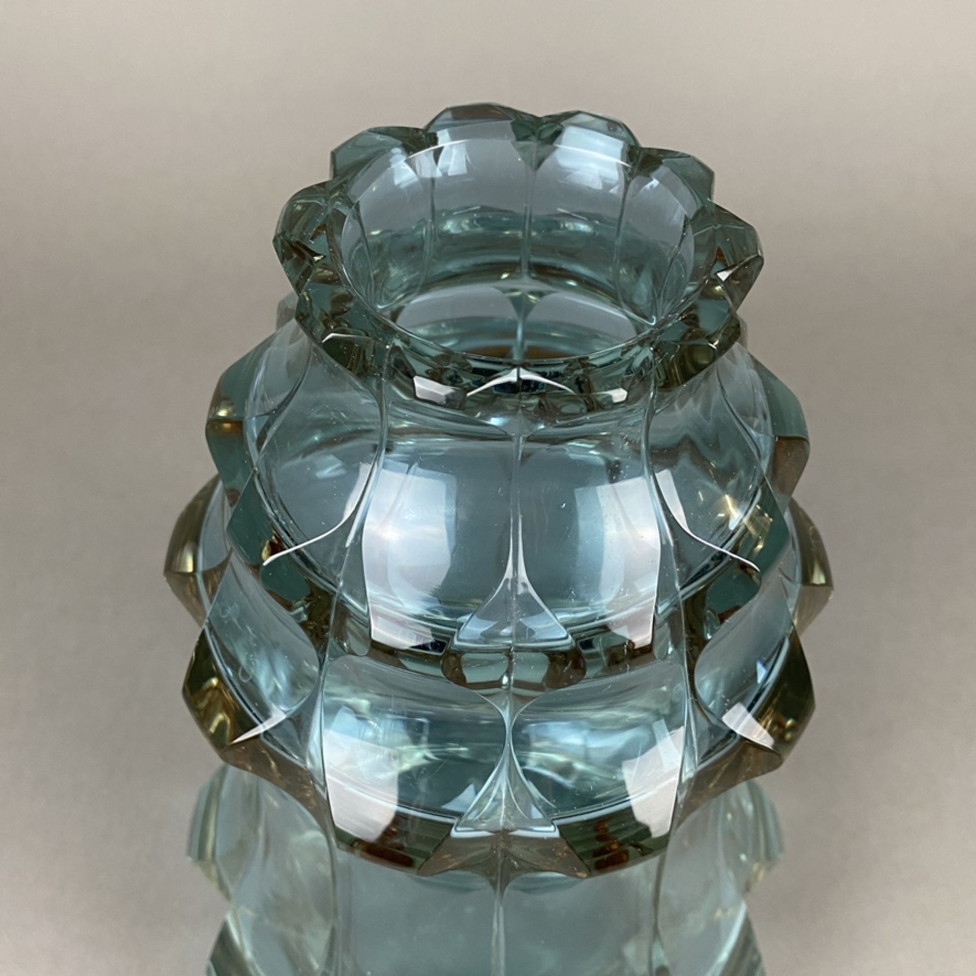 Art-Déco-Vase und -Schale - Alexandritglas, Vase zehnfach facettiert, mit ausge - Bild 6 aus 7
