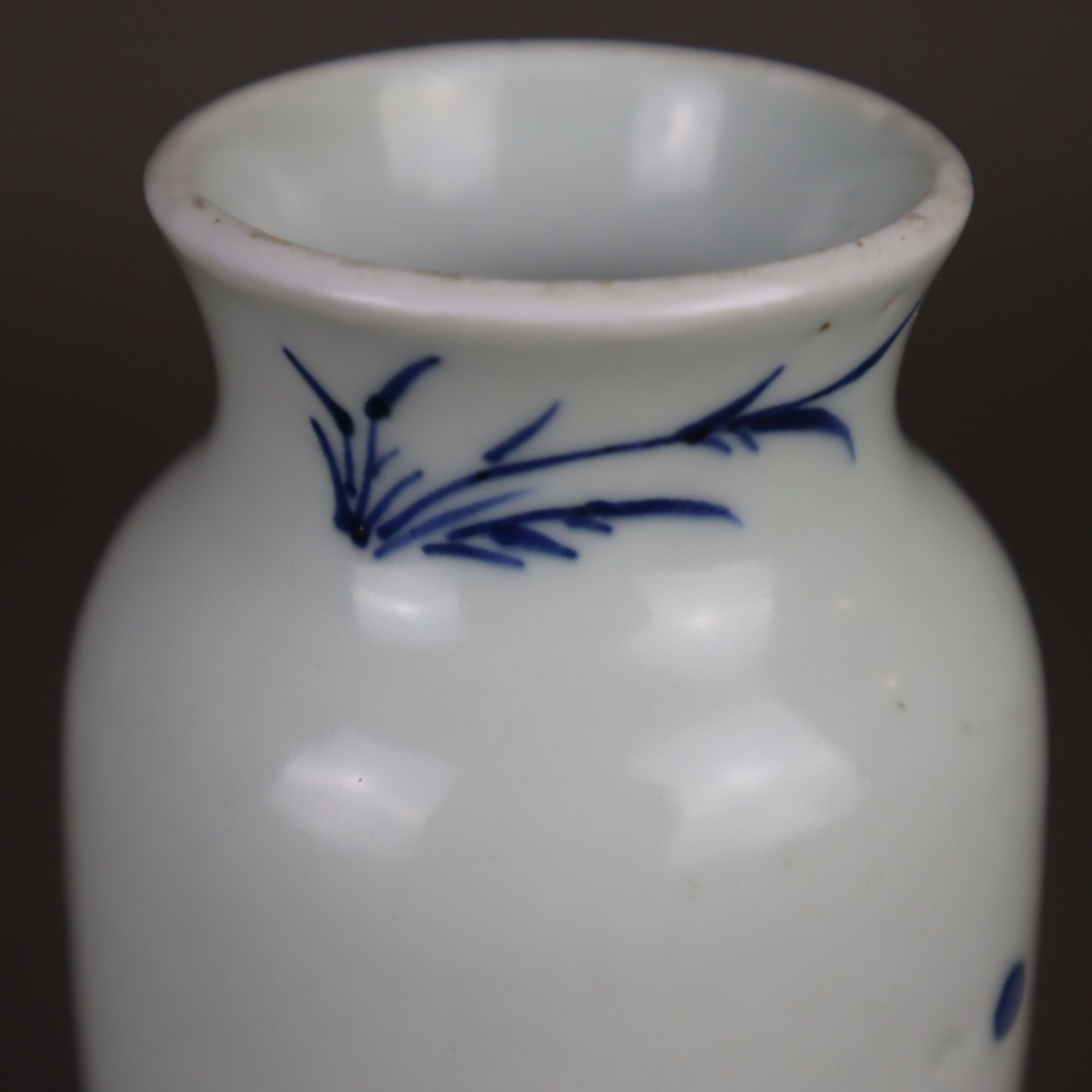 Rouleau-Vase - China, Porzellan, schlanke Form mit ausgestellter Mündung, Bemal - Image 3 of 9