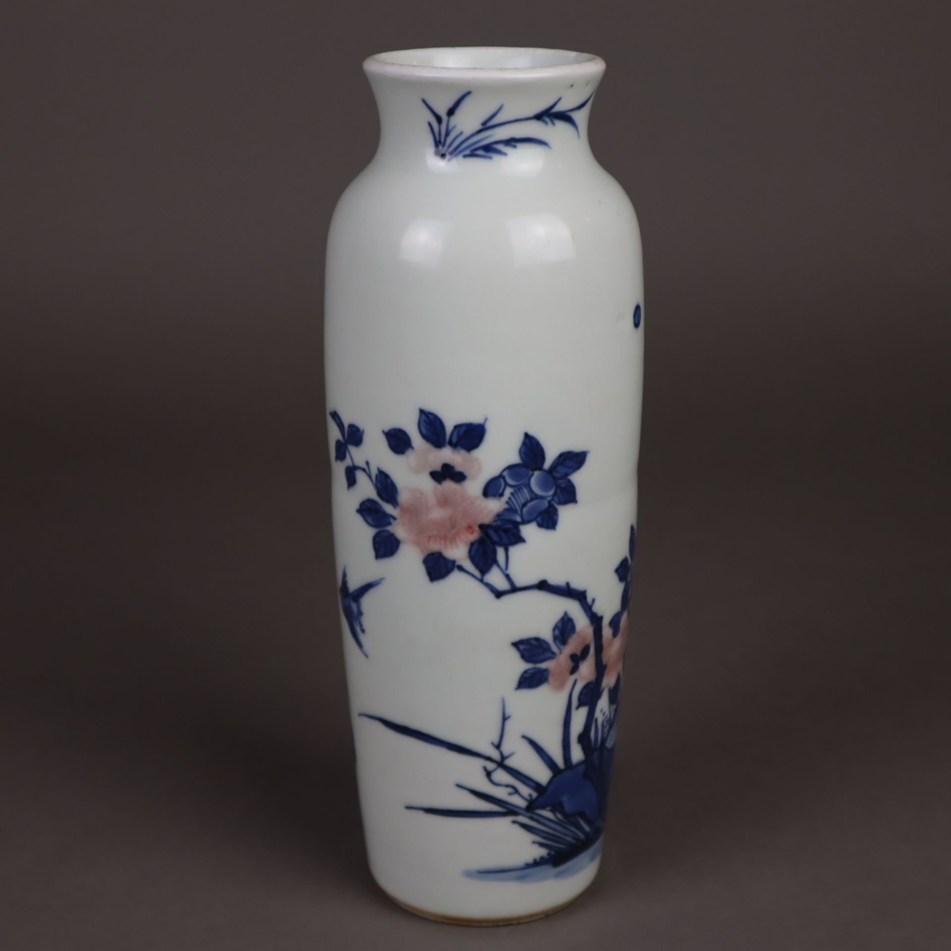 Rouleau-Vase - China, Porzellan, schlanke Form mit ausgestellter Mündung, Bemal - Image 2 of 9