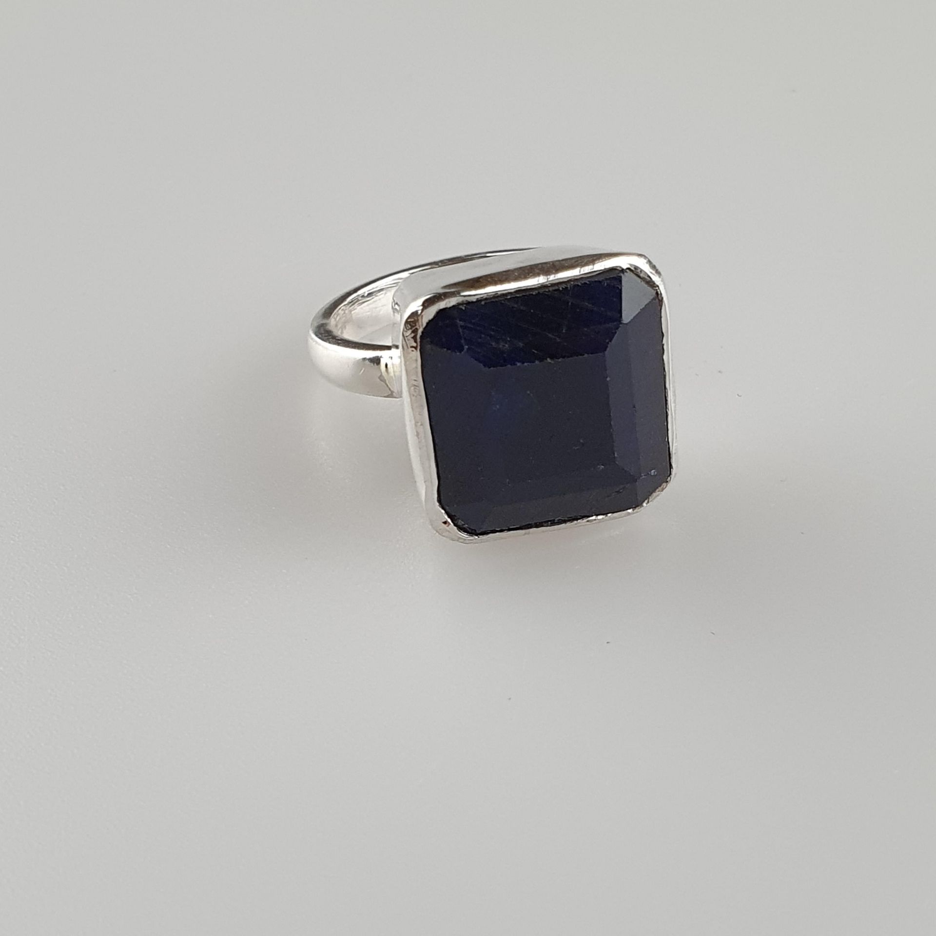 Saphirring - 925er Silber, Ringkopf besetzt mit einem blauen Saphir, ca.23ct.,