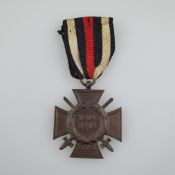 Ehrenkreuz für Frontkämpfer 1914/1918 - Hersteller "G4", mit dazugehörigem Band