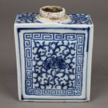 Teedose - China, Porzellan, rechteckige Form mit kurzem Rundhals, allseitige Be
