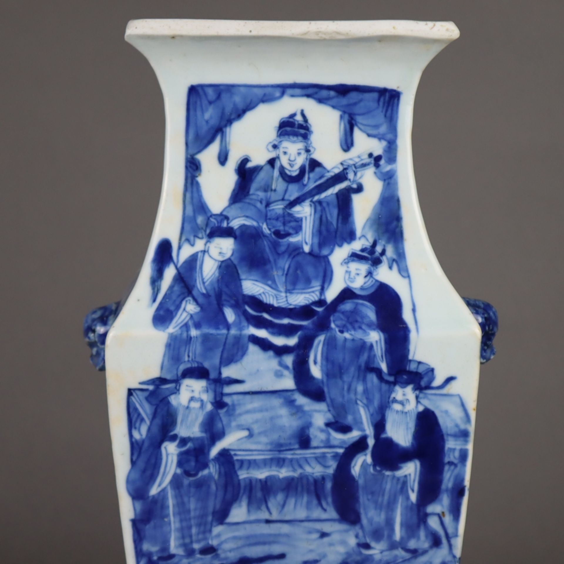 Blau-weiße Vierkantvase - China, Porzellan, Bemalung mit Landschaften mit Wächt - Bild 4 aus 14