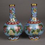Paar kleine Cloisonné-Flaschenvasen - China, späte Qing-Dynastie, 19.Jh., balus