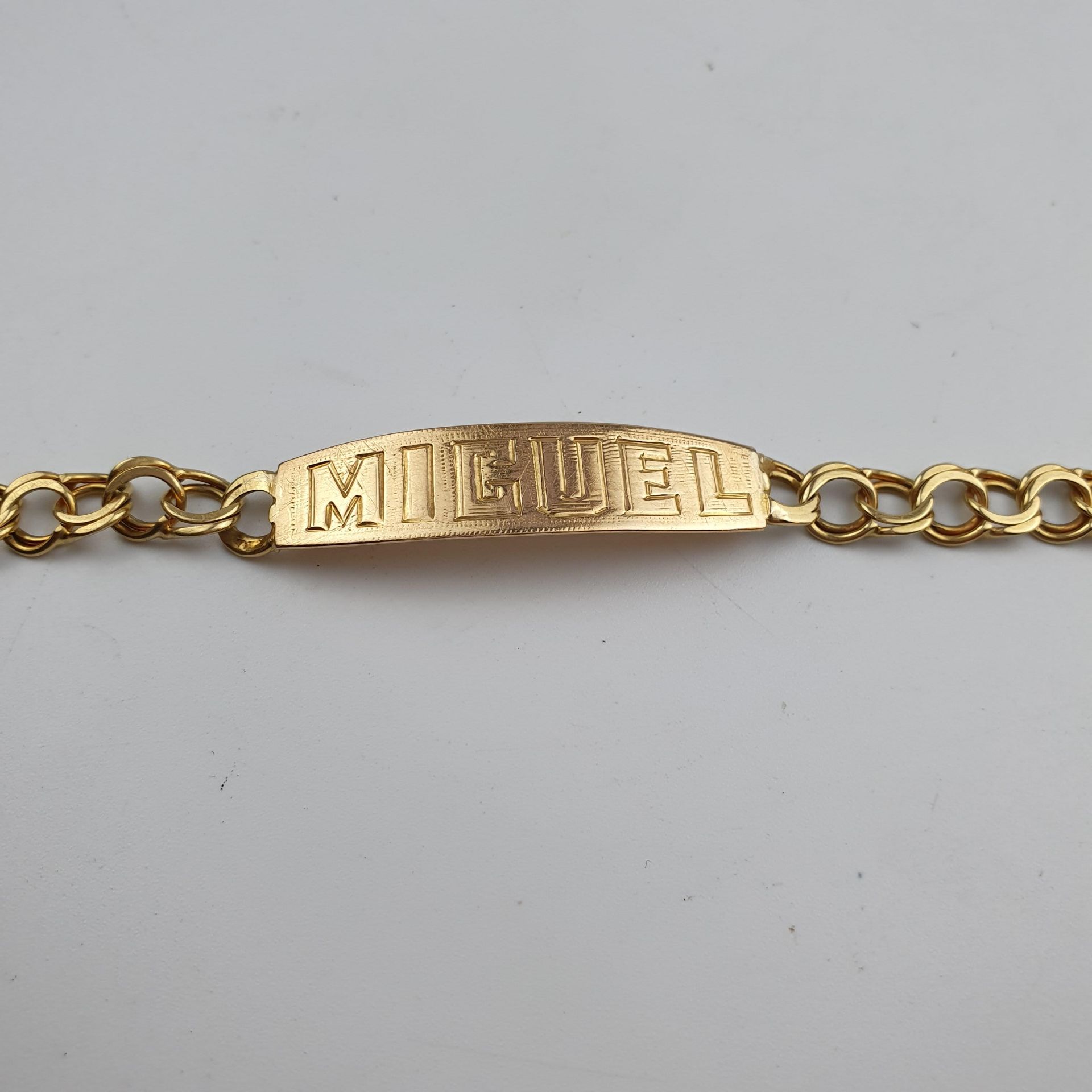 Gliederarmband mit Namensplakette - 18 Kt.-Gelbgold, gestempelt "750", Plakette - Bild 3 aus 6