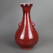 Große Vase - China, ausgehende Qing-Dynastie um 1900, Yuhuchunping-Form, über d