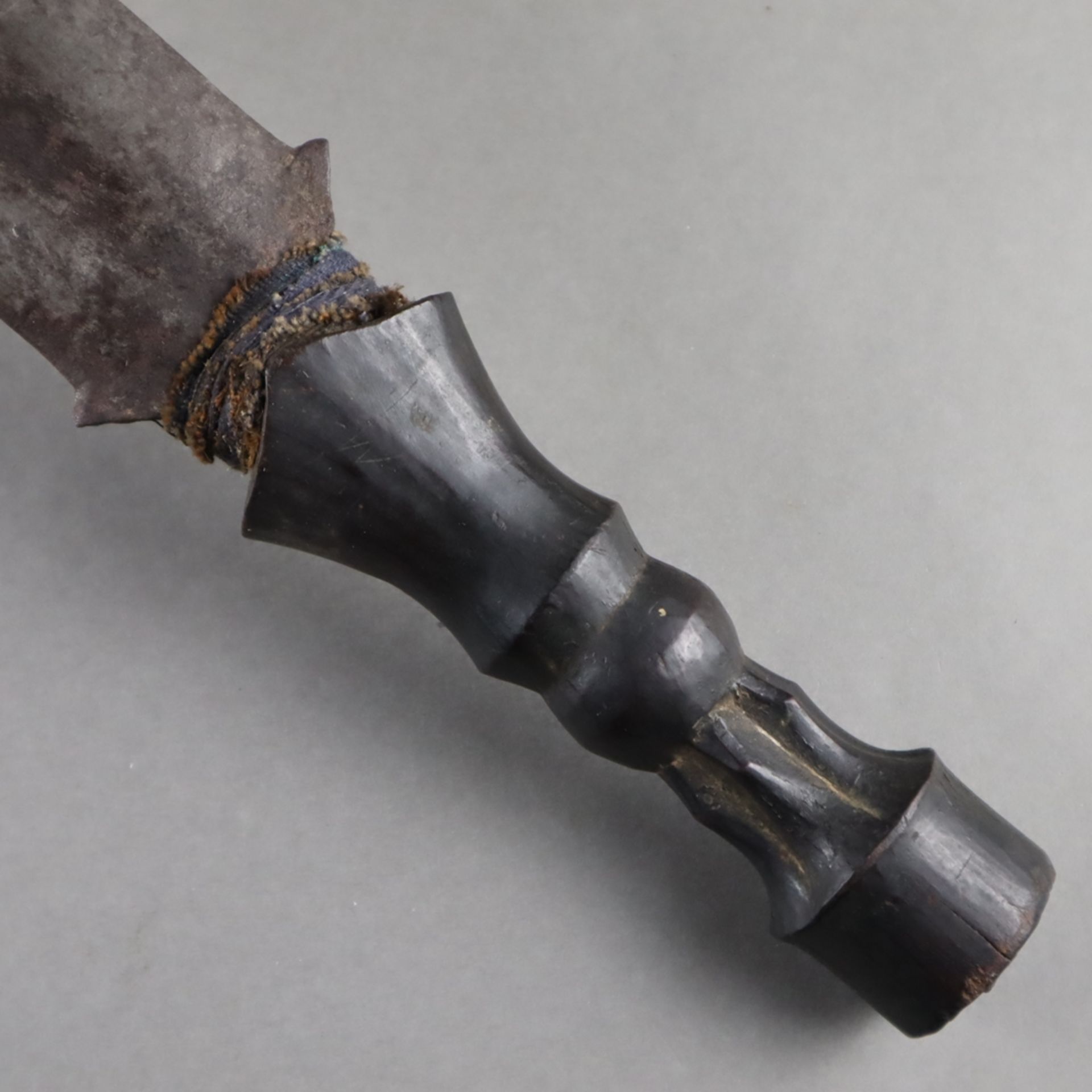 Afrikanisches Kurzschwert - Griff Holz geschnitzt, zweischneidige Stahlklinge v - Bild 5 aus 5