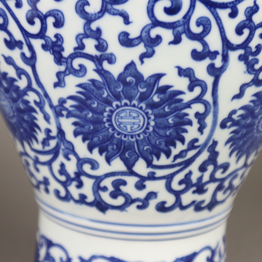 Blau-weiße Vase - China, Balusterform mit leicht ausgestellter Mündung, dekorie - Image 8 of 11