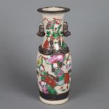 Kleine Balustervase - China, beigefarbene Craquelé-Glasur, umlaufend Kriegerdar