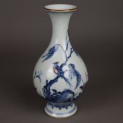 Vase - China, „Yuhuchunping“ mit ausgestellter Mündung, Porzellan, Bemalung in