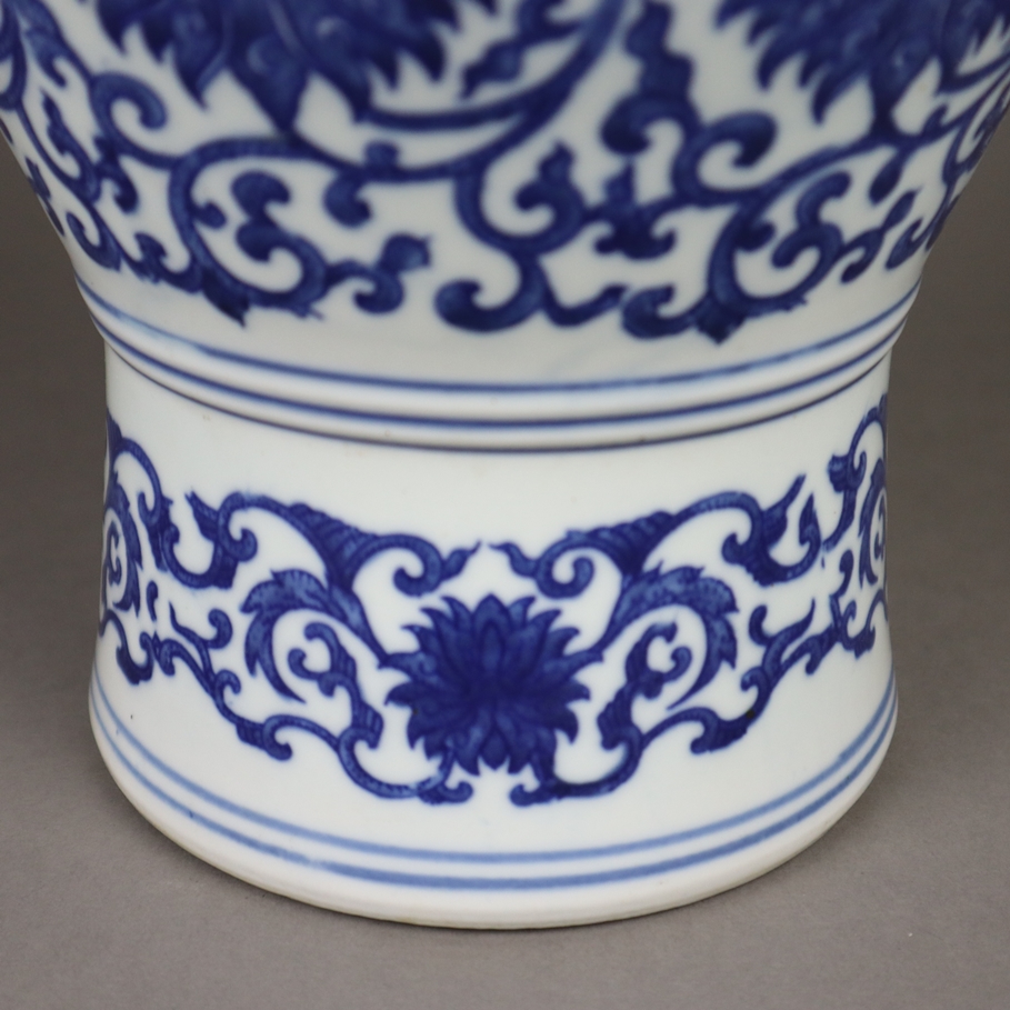 Blau-weiße Vase - China, Balusterform mit leicht ausgestellter Mündung, dekorie - Image 9 of 11