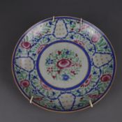 Teller - Persien, polychrome Aufglasurbemalung mit Blumen und Ornamentik, Rand