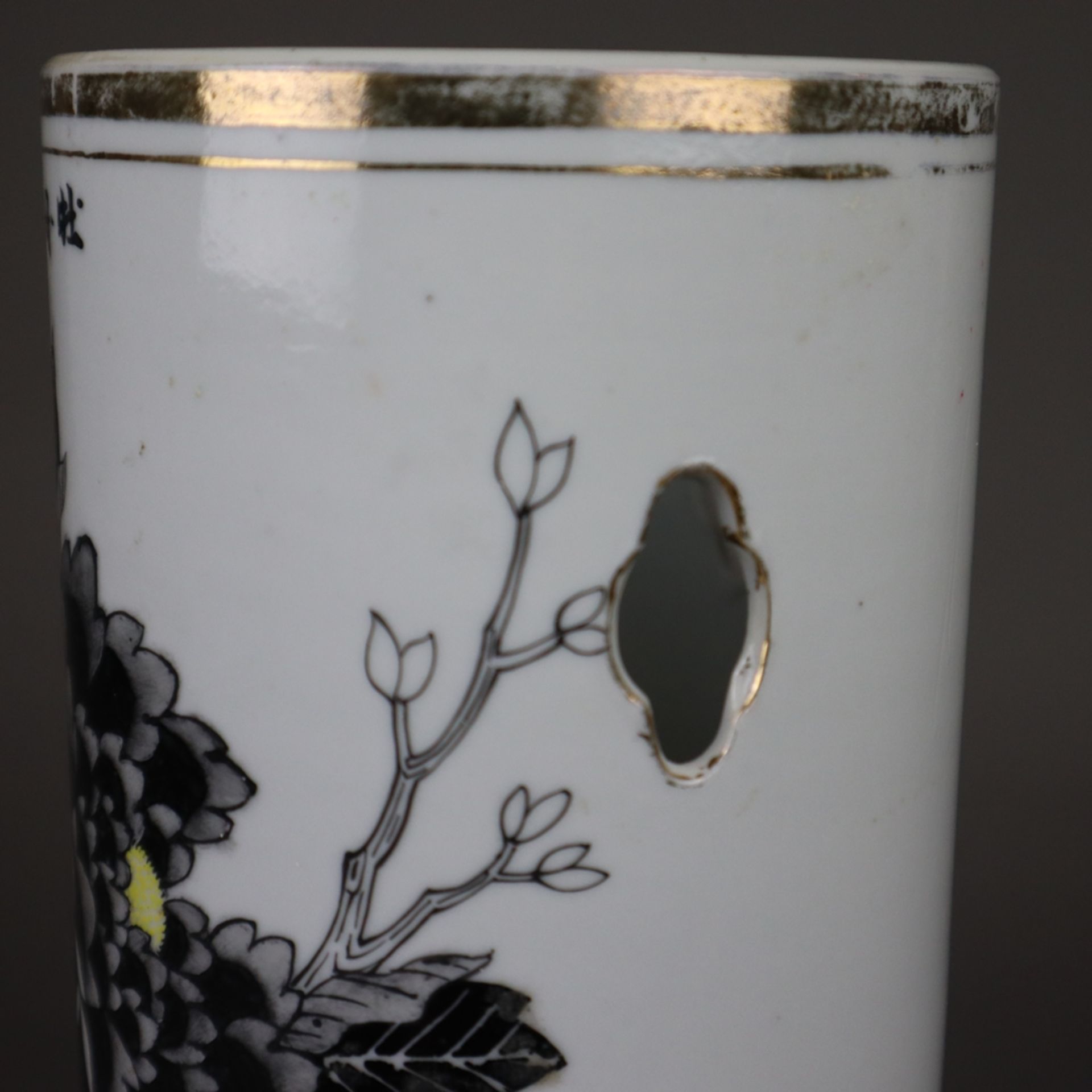 Hutstand - China, Porzellan, zylindrische Form mit Aussparungen in Vierpassform - Bild 5 aus 12