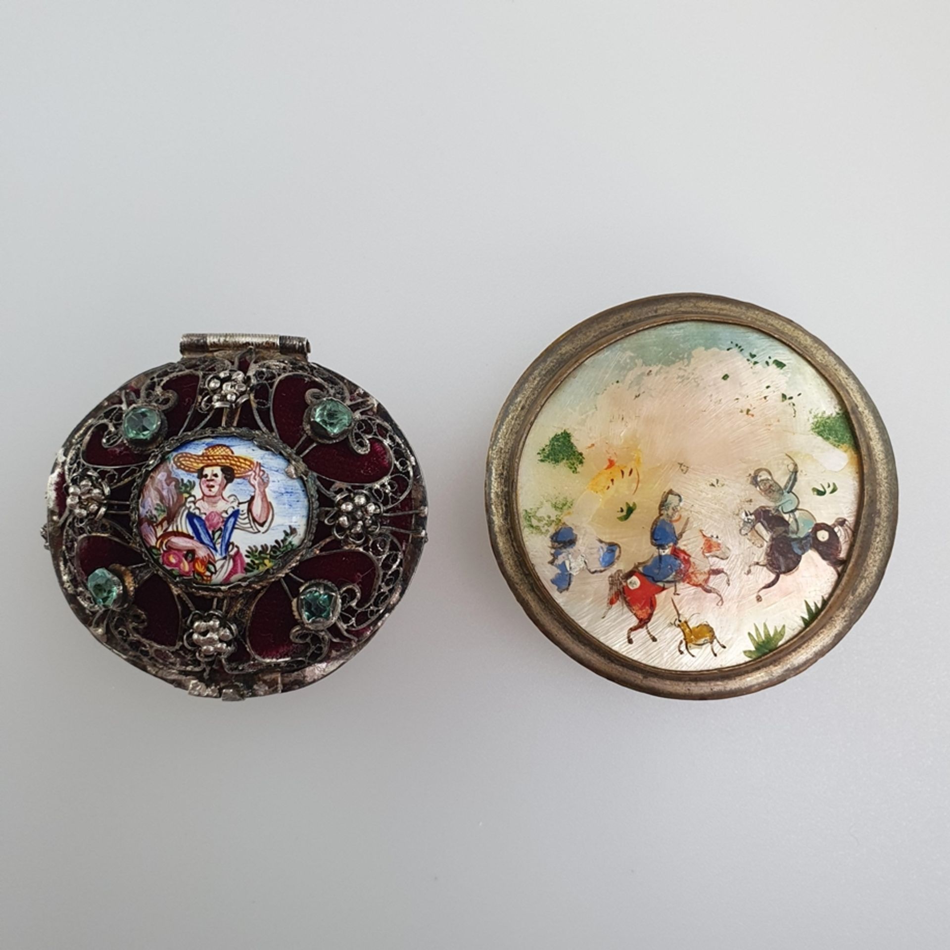 Zwei Miniaturdosen - wohl 19.Jh., 1x runde orientalische Metalldose mit ziselie