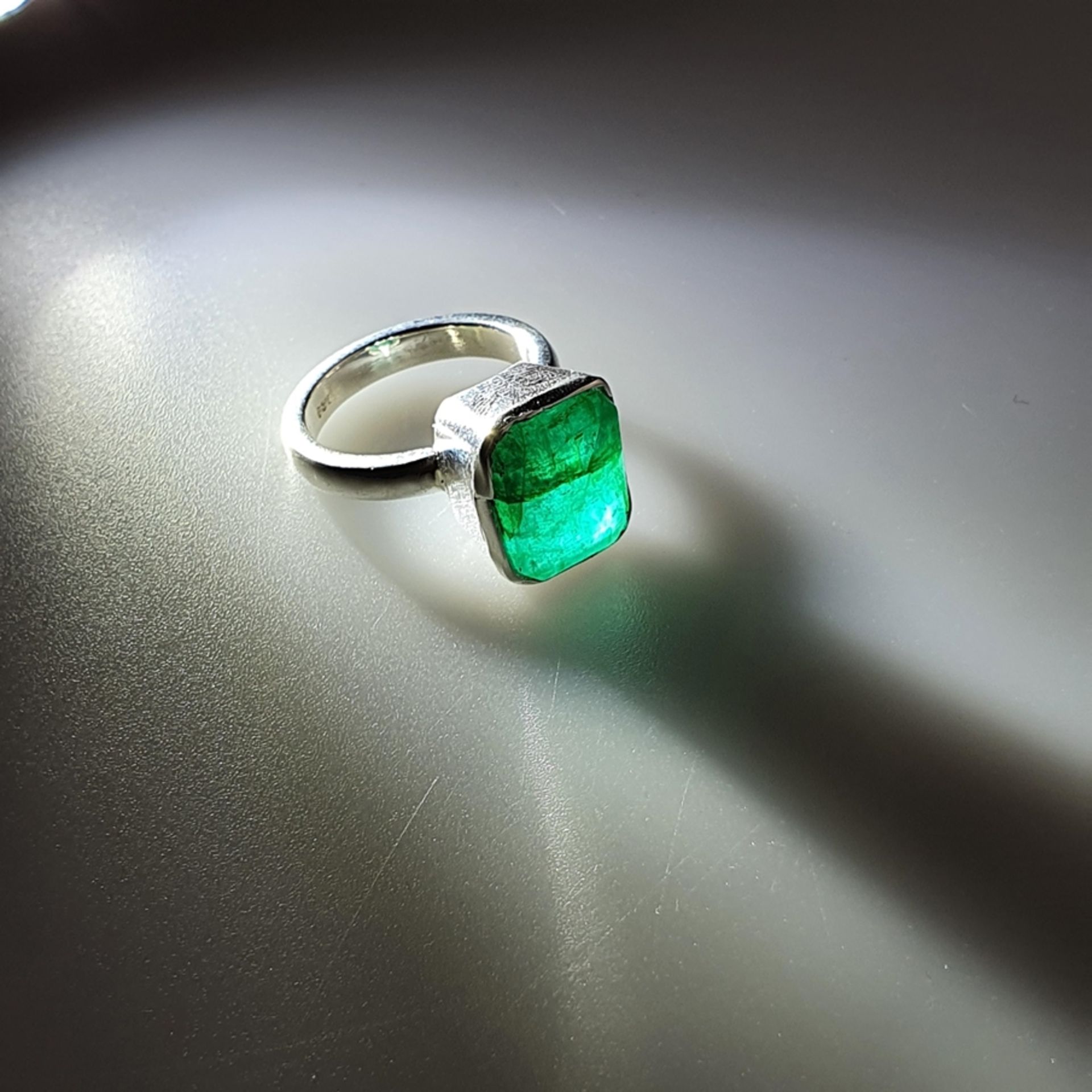 Smaragdring - 925er Silber, Ringkopf besetzt mit grünem Smaragd, ca.14ct, Ring - Bild 5 aus 5