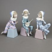 Drei Porzellanfiguren "Harlekin" - Lladro, Spanien, polychrom bemalt in Pastell