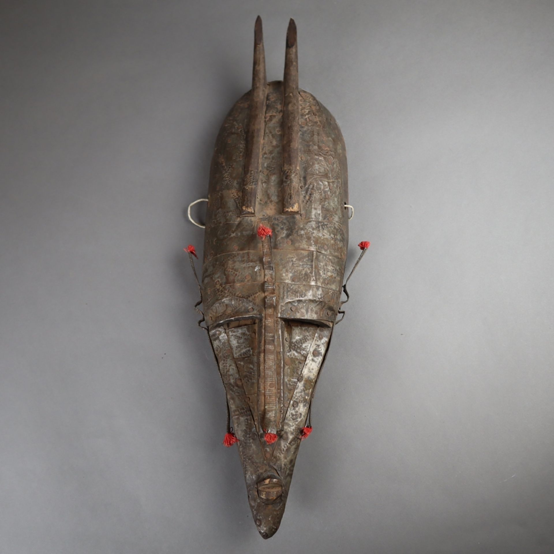 Metallbeschlagene Maske - Bambara/Marka, Mali, Holz/Metallbeschlag/Wolle, schma