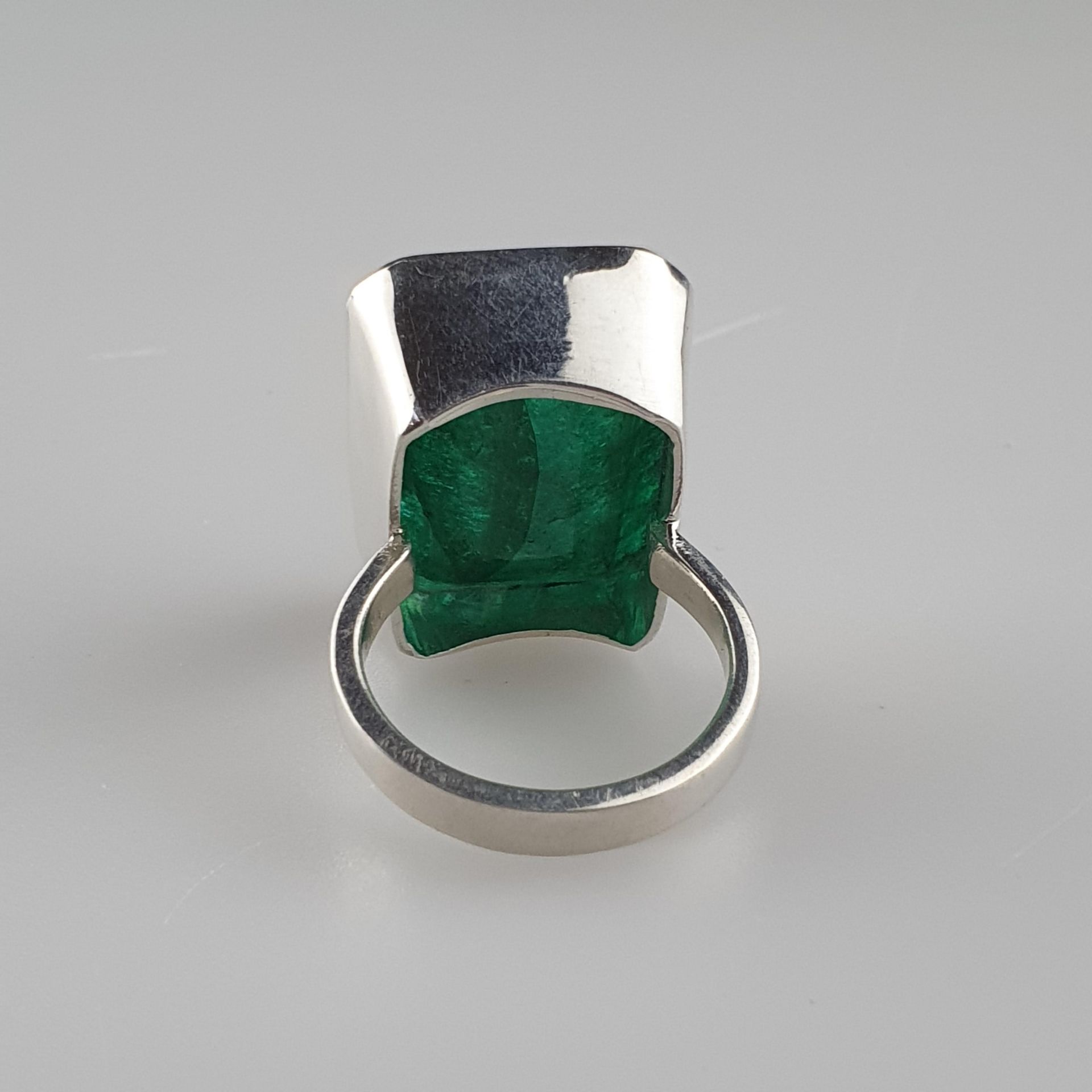 Smaragdring - 925er Silber, Ringkopf besetzt mit Smaragd 45 ct, D.ca.19,7 mm, G - Bild 4 aus 5