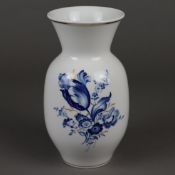 Vase Meissen - unterglasurblaue Schwertermarke, Porzellan, Form "Neuer Ausschni