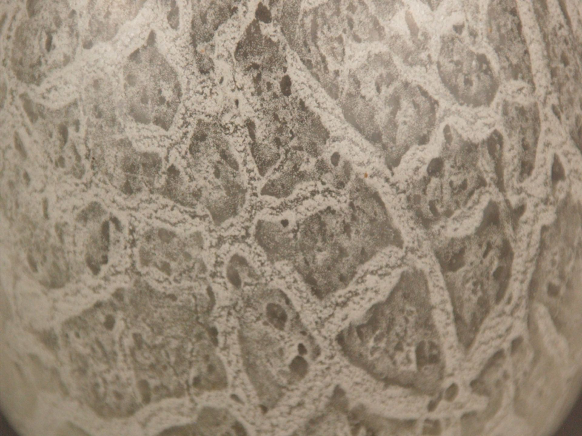 Glasvase - wohl WMF Ikora, Klarglas mit weißen netzartigen Pulvereinschmelzunge - Bild 3 aus 5