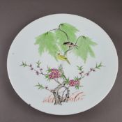 Teller - China, massives Porzellan, polychrome Schmelzfarbenmalerei mit Vogelpa