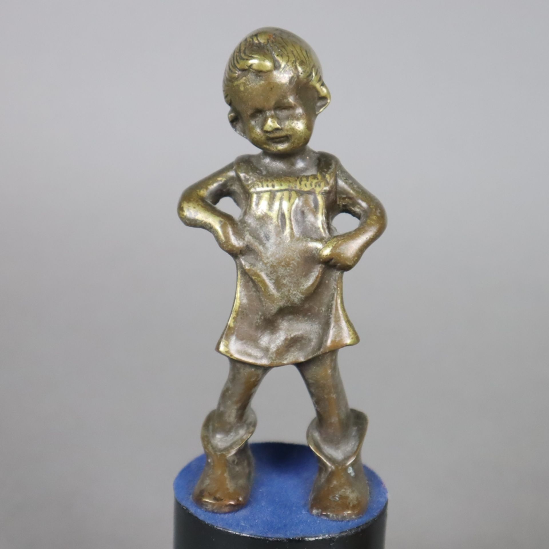 Zwei Kinderfiguren - Bronze, braun patiniert, 1x E. Beck, Mädchen mit Gießkanne - Image 3 of 7