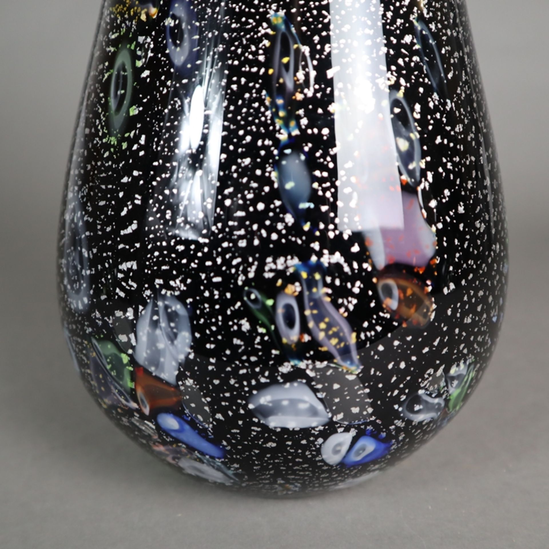 Murano Vase - Formia, Murano, farbloses Glas, schwarz unterfangen, farbige Eins - Bild 7 aus 9