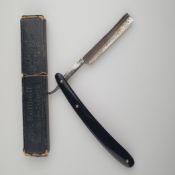 Klapp-Rasiermesser - frühes 20.Jh., auf dem teils lädierten Originaletui bezeic