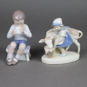 Zwei Kinderfiguren - Porzellan, polychrome Unterglasurbemalung in Pastelltönen,